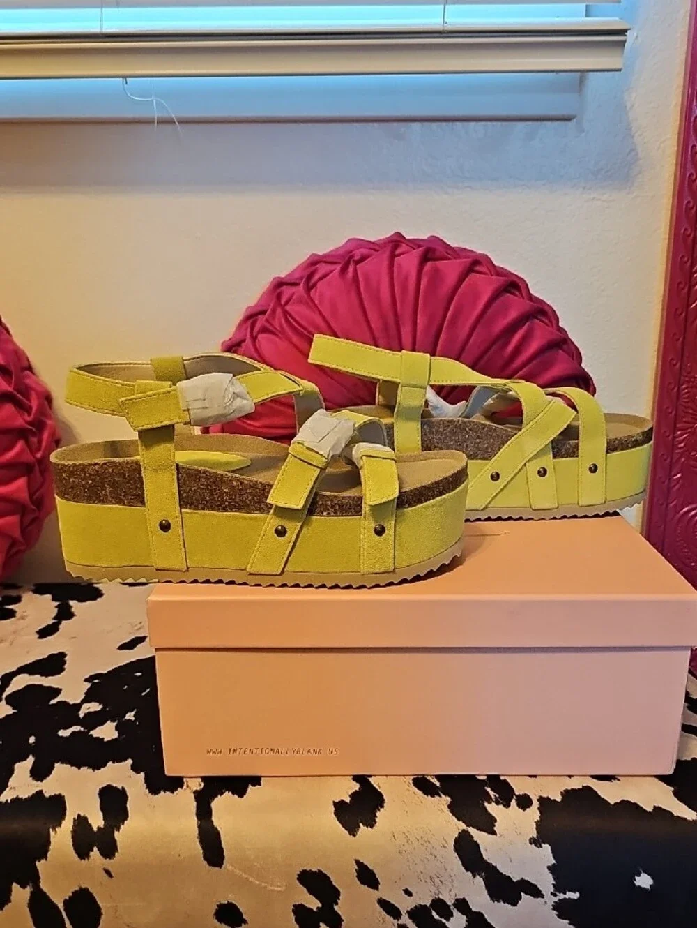●●INTENTIONALLY BLANK STRAP PLATFORM SANDALS NIB SIZE EU40/US9●●